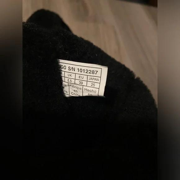 UGG retired Black Capra boots size 8 NEVER WORN OR TRIED ON - Picture 9 of 9